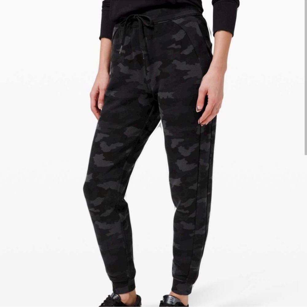 Lululemon scuba jogger sweatpants black camo high waisted 0
